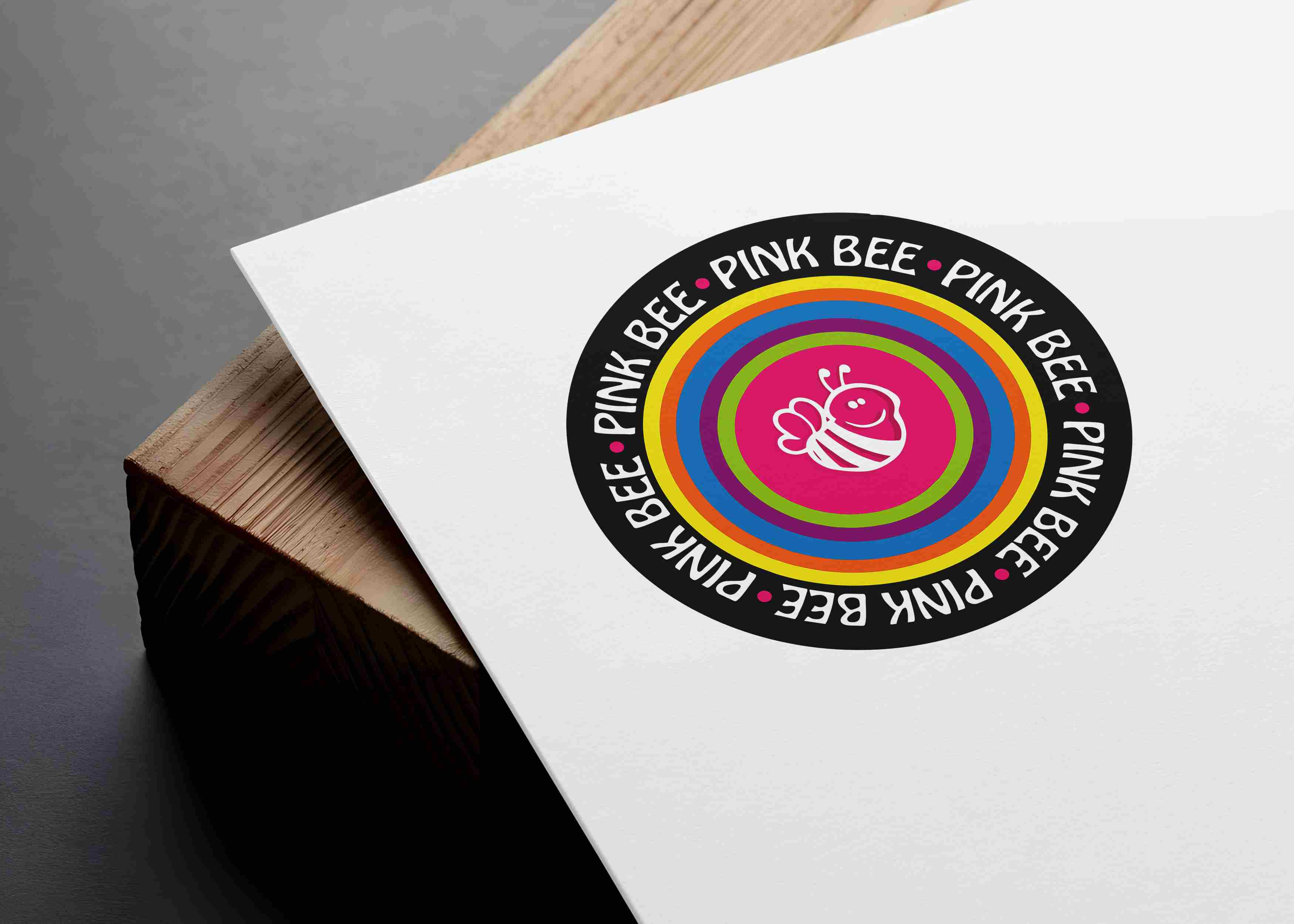 زنبور صورتی